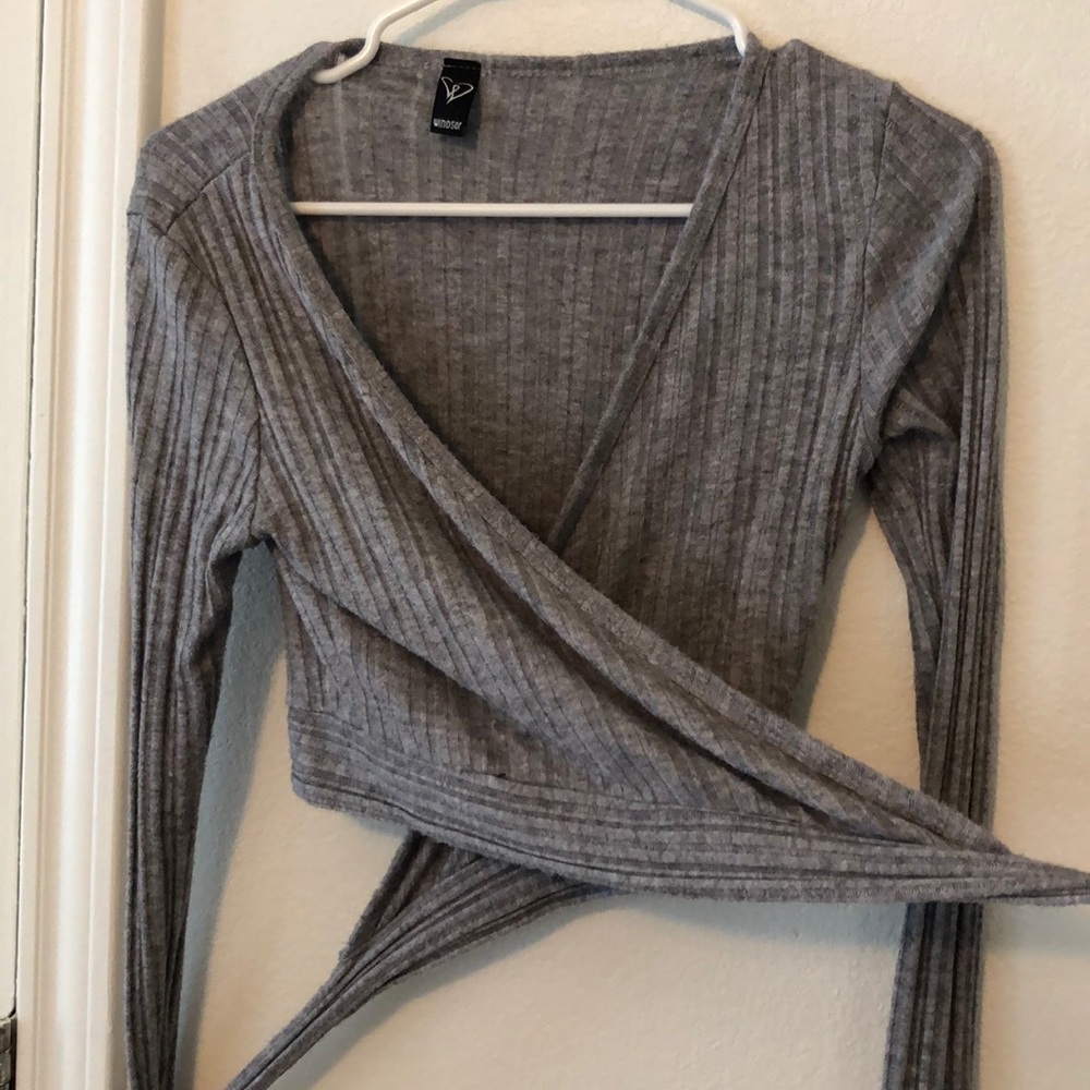 Windsor wrap and tie long sleeve.